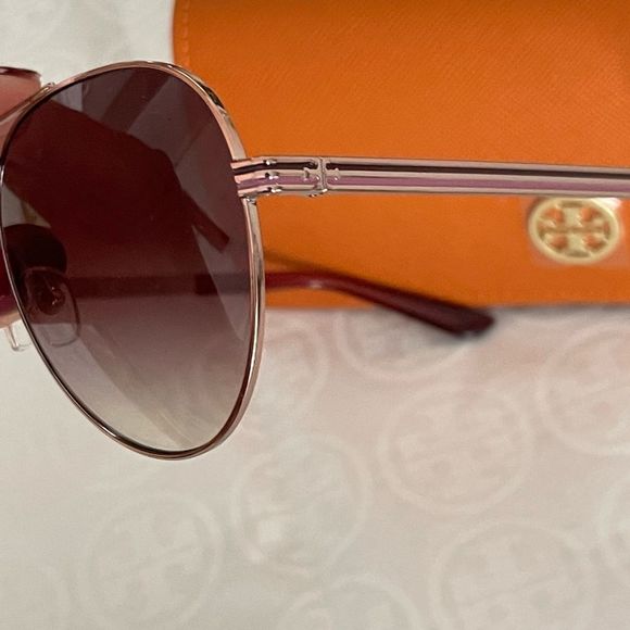 New tory Burch sunglasses 😍 rosegold - Picture 2 of 7
